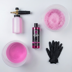 Champú de espuma rosa Refresh Cars con cañón de espuma, cuencos de producto y guantes de detailing