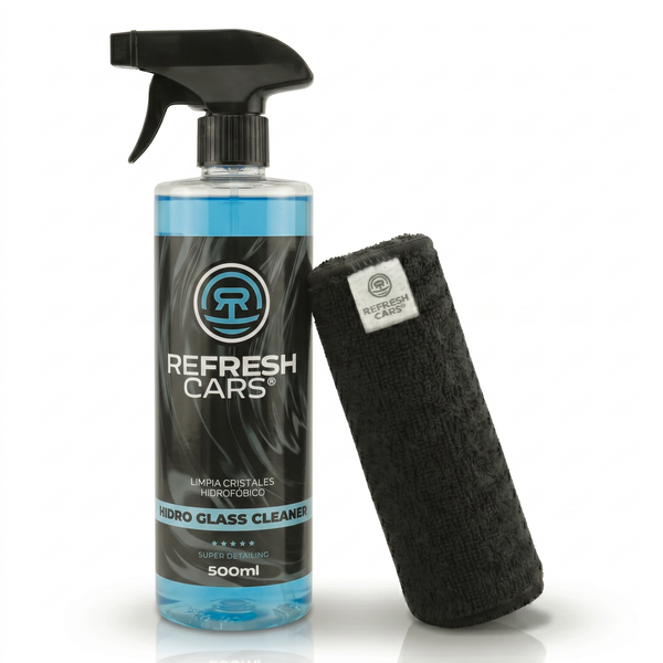 Limpia cristales hidrofóbico Refresh Cars 500ml, bote spray junto a paño de microfibra sobre fondo blanco